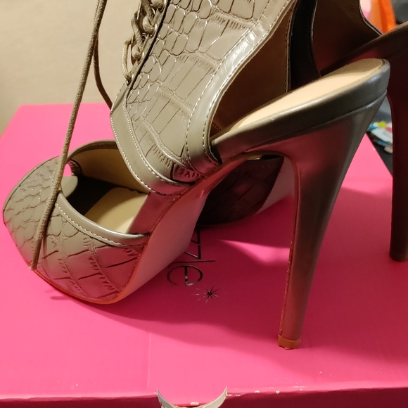 Heels - Picture 3 of 5